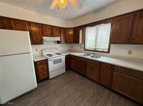 8421 Colwyn Ct in Youngstown, OH - Building Photo - Building Photo