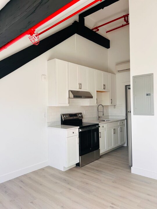 169 Merrimack St-Unit -502 in Lowell, MA - Building Photo