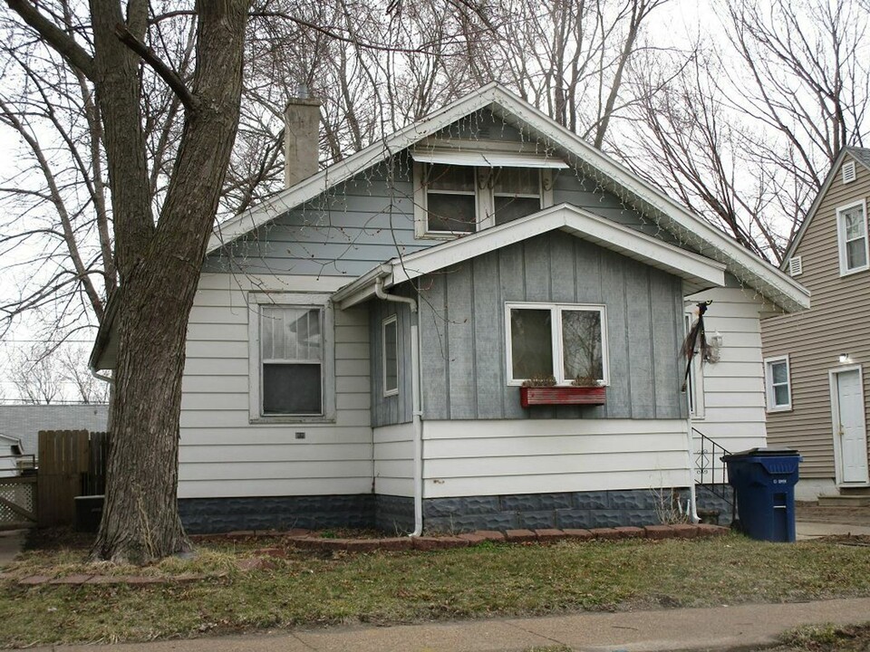 650 Kern St in Waterloo, IA - Building Photo