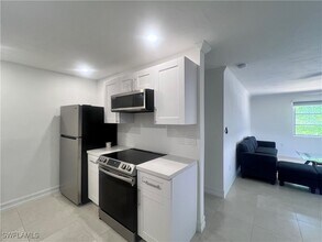 1185 Cherrystone Ct in Naples, FL - Building Photo - Building Photo