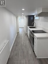 92-92 Thirty Ninth St in Toronto, ON - Building Photo - Building Photo