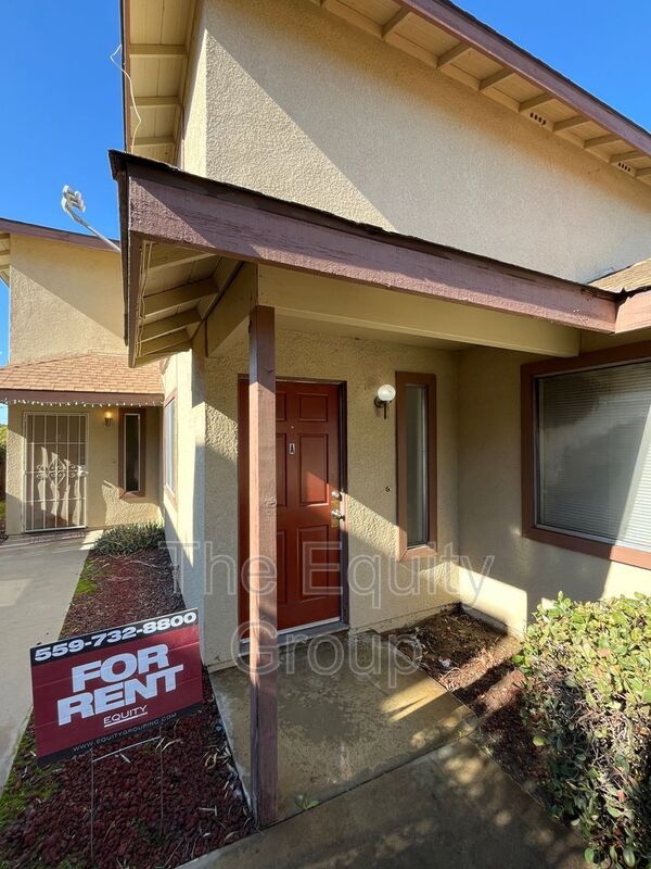 1041 Stonegate Cove Dr in Porterville, CA - Foto de edificio - Building Photo