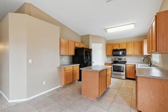 4545 N 67th Ave in Phoenix, AZ - Foto de edificio - Building Photo