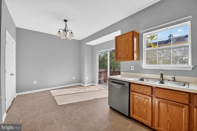 13117 Kidwell Field Rd in Herndon, VA - Building Photo - Building Photo
