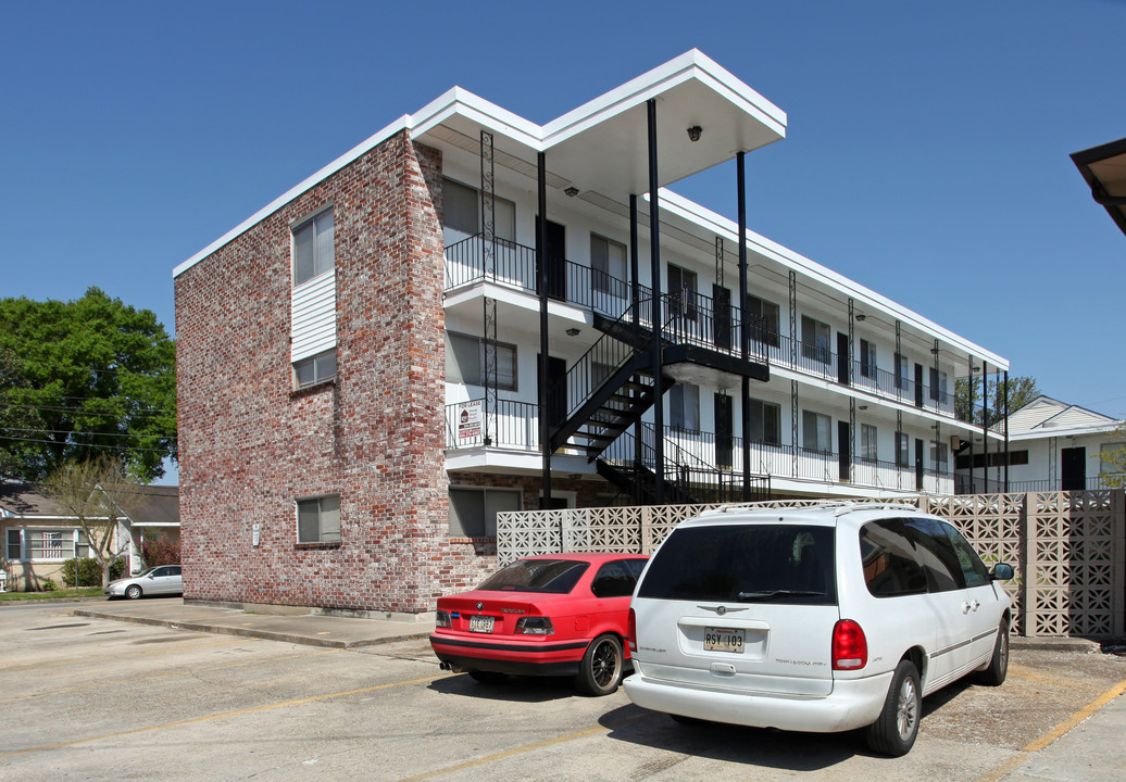 2 Metairie Ct in Metairie, LA - Building Photo