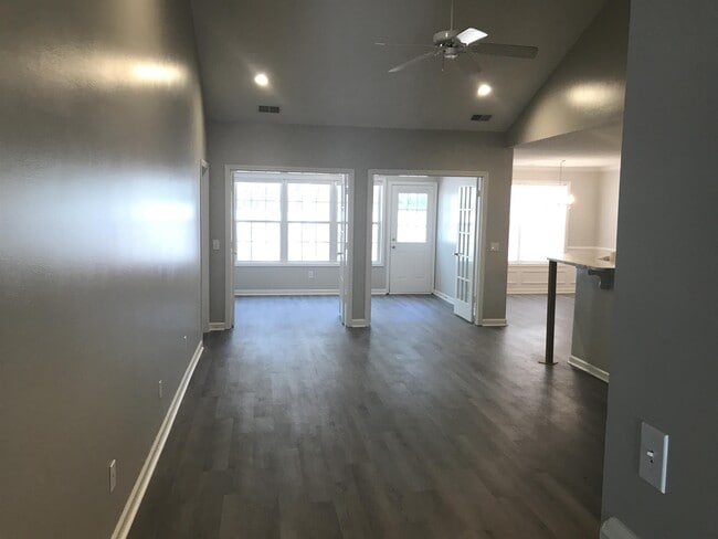 220 Lake Linden Dr in Bluffton, SC - Building Photo - Building Photo