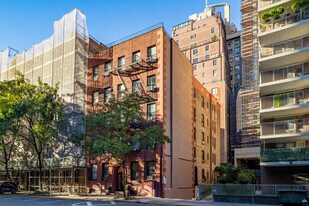 26 W 97th St in New York, NY - Building Photo