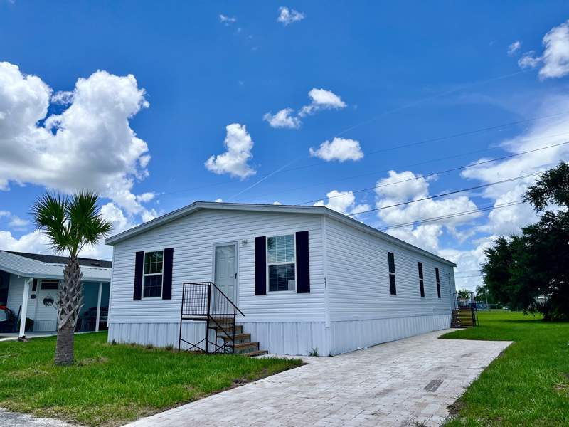 6631 Hidden Oaks Dr in North Fort Myers, FL - Building Photo