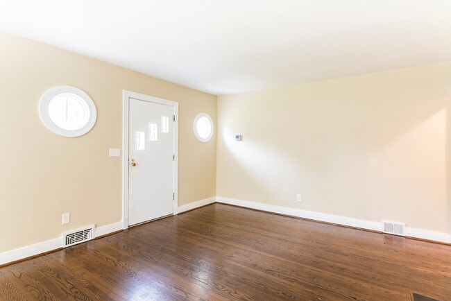 property at 2512 Gardiner Ln