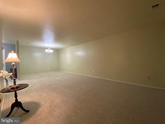 2817 Jermantown Rd-Unit -102 in Oakton, VA - Building Photo - Building Photo