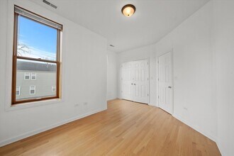 716 W 51st St in Chicago, IL - Building Photo - Building Photo