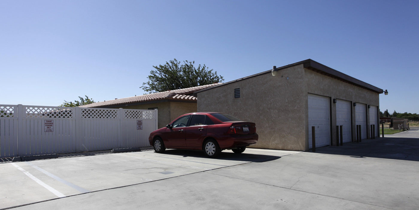 14934 Sequoia Ave in Hesperia, CA - Building Photo