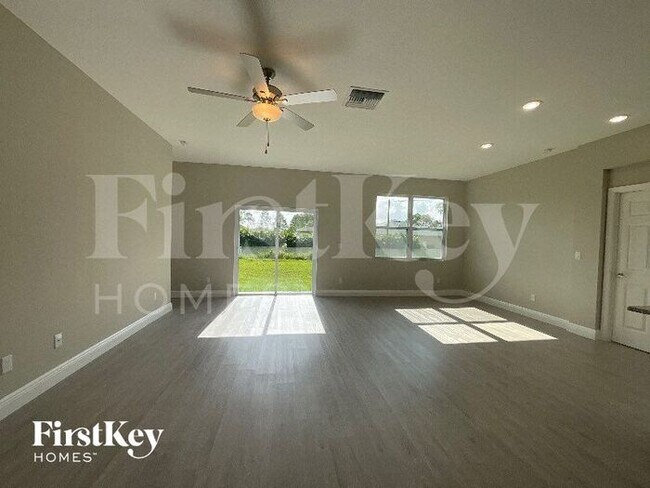 706 Reading St SE in Palm Bay, FL - Building Photo - Building Photo