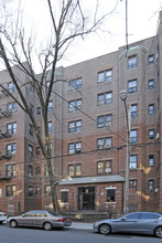 Commonwealth Apartments in Rego Park, NY - Foto de edificio - Building Photo