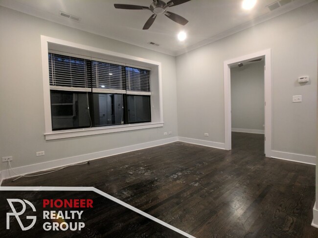 1946 W Nelson St, Unit 2W in Chicago, IL - Building Photo - Building Photo
