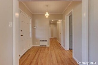 190 Brompton Rd in Garden City, NY - Building Photo - Building Photo