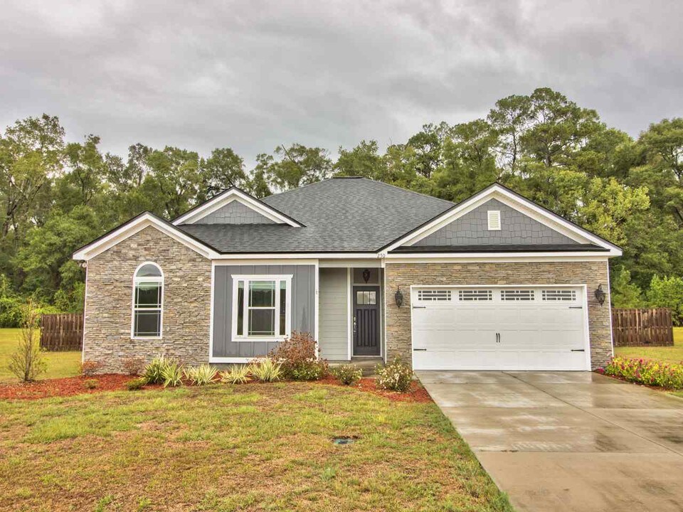 250 Tillis Ln in Crawfordville, FL - Building Photo
