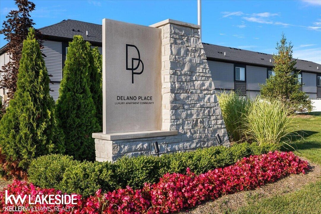 28267 Loews Dr in New Baltimore, MI - Building Photo