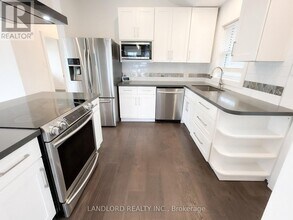 18 Deerfield Rd in Toronto, ON - Building Photo - Building Photo