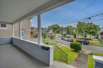 5 Flower St in New Rochelle, NY - Building Photo - Building Photo