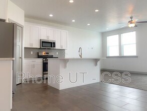 2337 W Cresthaven Ln in Lehi, UT - Building Photo - Building Photo