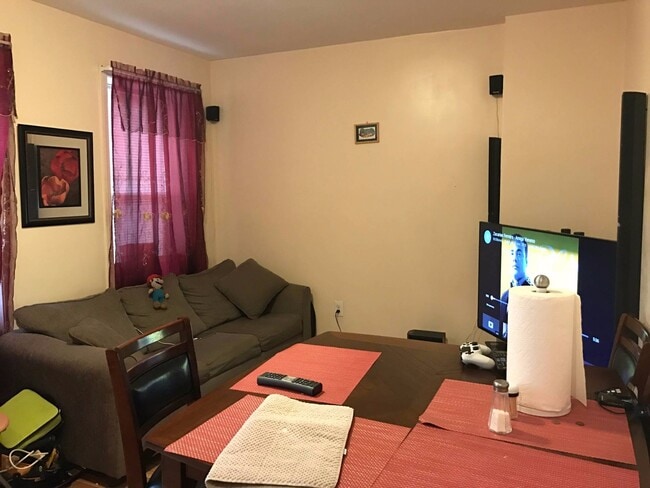 145 Chelsea St, Unit 1R photo'