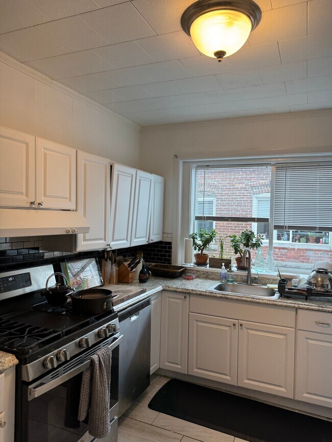 809 Washington St in Brookline, MA - Foto de edificio - Building Photo