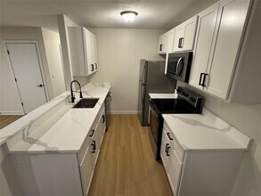 20 Crum Elbow Rd in Hyde Park, NY - Building Photo - Building Photo