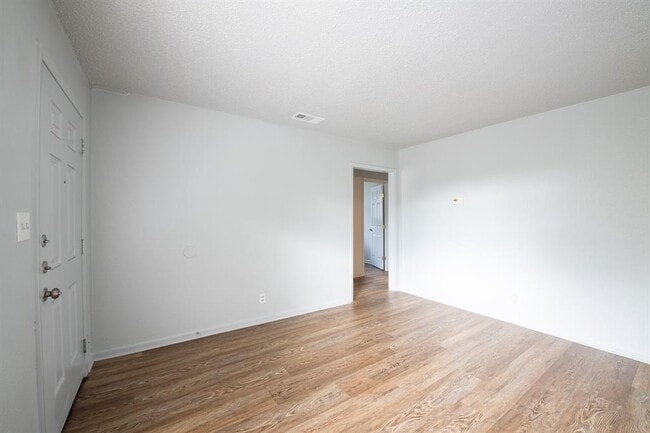 5900 Glen Meadow Dr in Austin, TX - Building Photo - Building Photo