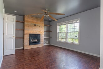 3010 Taylorsville Rd in Louisville, KY - Foto de edificio - Interior Photo