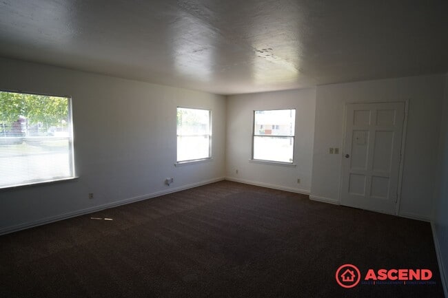 1241 Castaic Ave in Bakersfield, CA - Building Photo - Building Photo