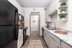 Palms at Chatham in Savannah, GA - Building Photo