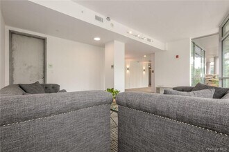 250 Central Park Ave in Hartsdale, NY - Building Photo - Building Photo