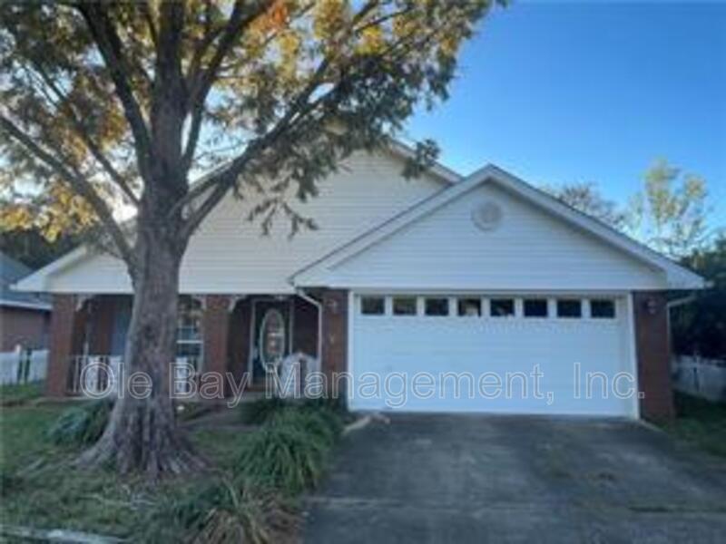 8167 Magnolia Village Dr N in Mobile, AL - Building Photo