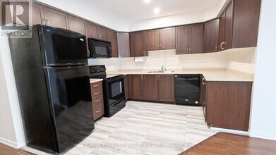 2557 Sixth Line in Oakville, ON - Building Photo - Building Photo