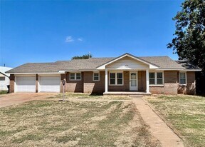 419 E 6th St in Hydro, OK - Building Photo