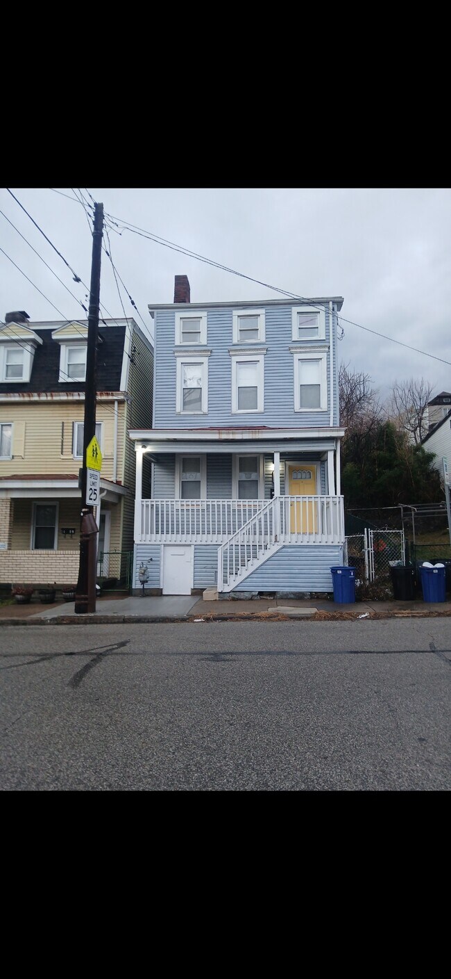 2411 Spring St in Pittsburgh, PA - Building Photo - Building Photo