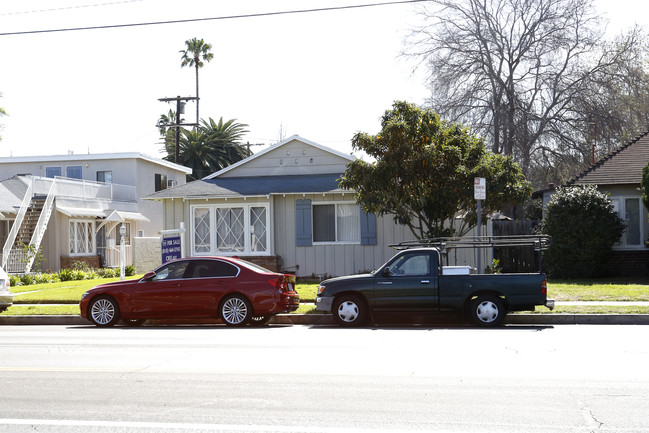 13454 Burbank Blvd in Sherman Oaks, CA - Building Photo - Building Photo