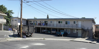 1650 Frisbie Ct in Concord, CA - Building Photo