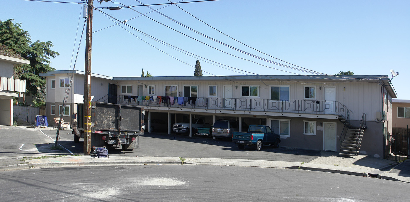 1650 Frisbie Ct in Concord, CA - Foto de edificio