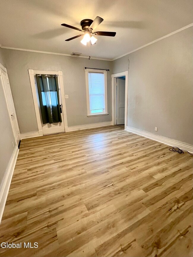 39 1/2 Milton Ave in Amsterdam, NY - Building Photo - Building Photo