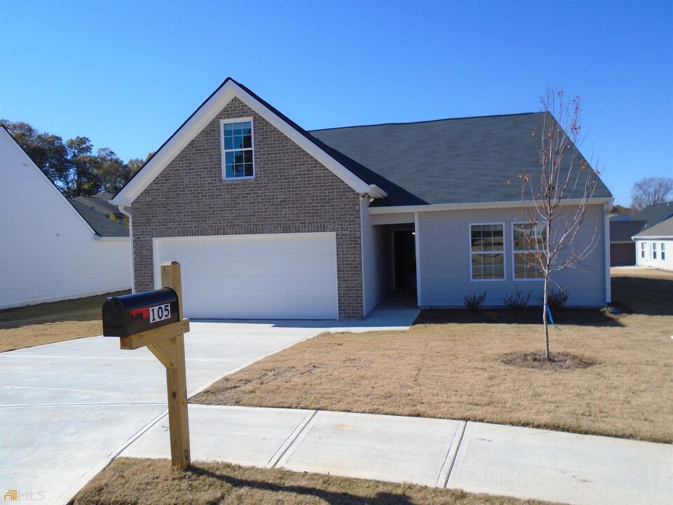 105 Fisher Wy in Griffin, GA - Building Photo