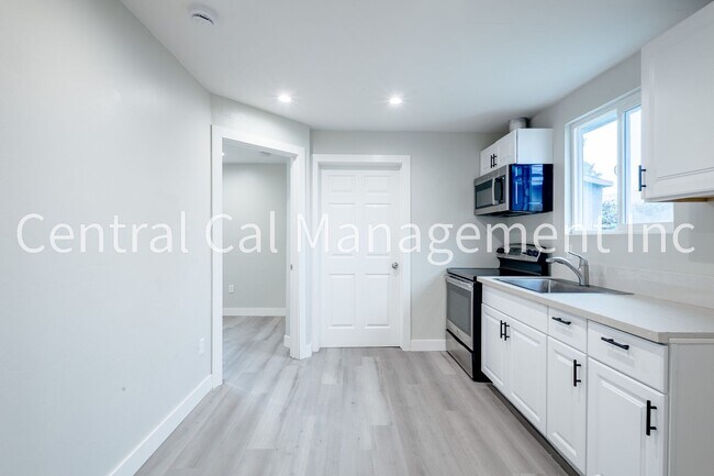 341 Laurel Ave in Arvin, CA - Building Photo - Building Photo