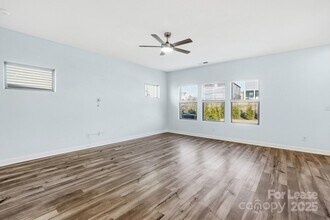 3909 Woodland View Dr in Charlotte, NC - Building Photo - Building Photo
