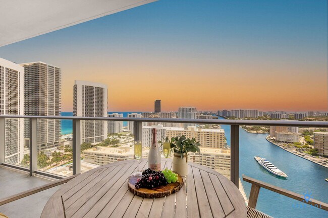 4010 S Ocean Dr in Hollywood, FL - Building Photo - Building Photo