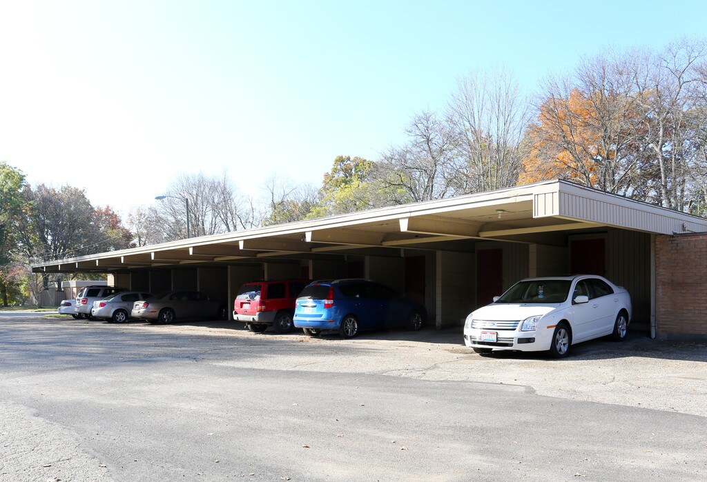 Woodside Terrace Apartments in Canton, OH