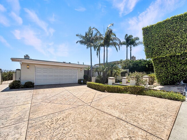 5030 Pacifica Dr in San Diego, CA - Building Photo - Building Photo