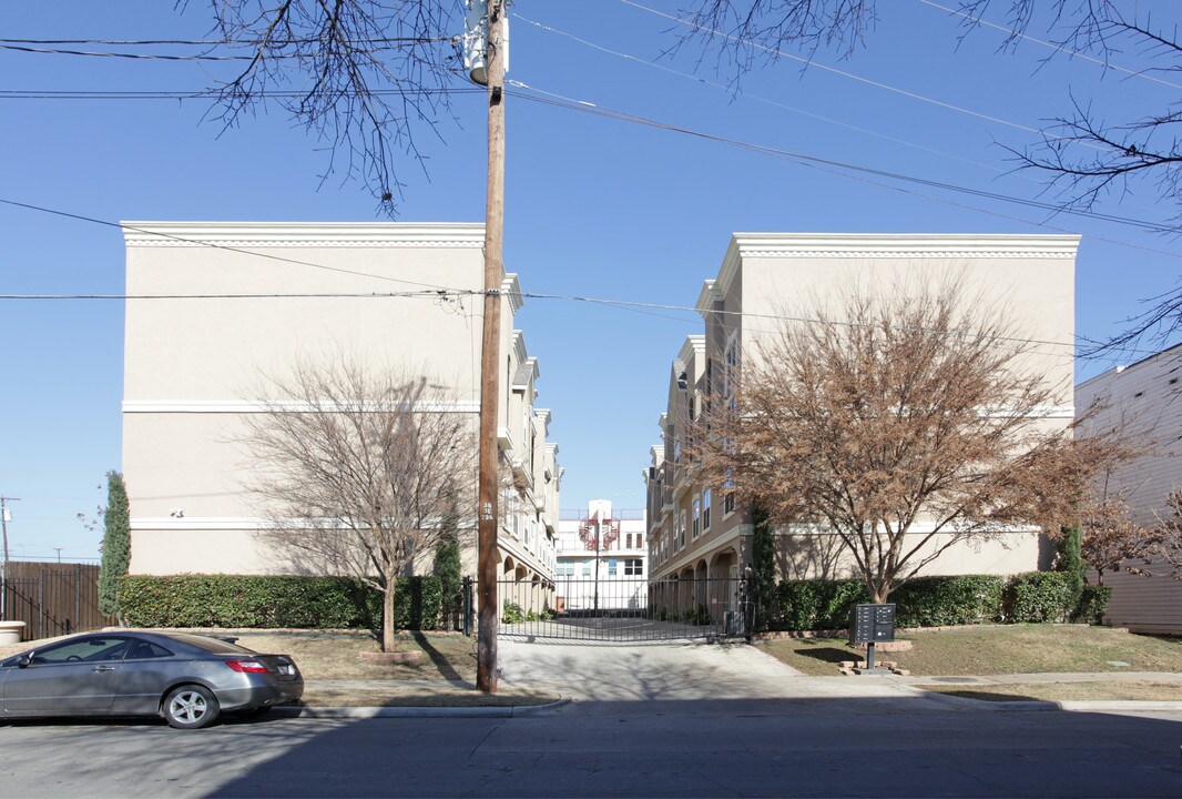 5613 Lindell Ave in Dallas, TX - Foto de edificio