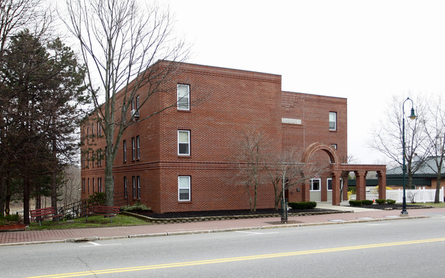 Pillsbury Square in Derry, NH - Building Photo - Building Photo