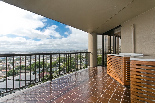 2101 Nuuanu Ave in Honolulu, HI - Foto de edificio - Building Photo